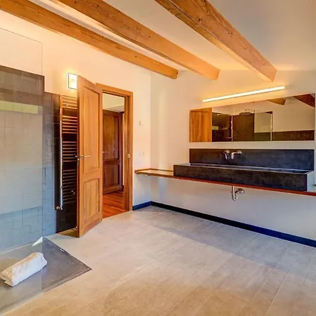 Sleeps 8 With Air Con And Wifi Pollença