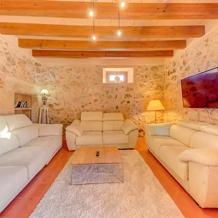 Villa Sleeps 8 With Air Con And Wifi *