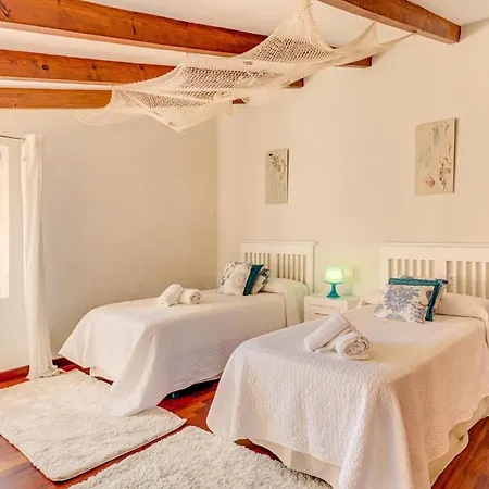 Sleeps 8 With Air Con And Wifi Villa Pollença