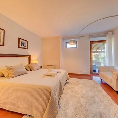 Sleeps 8 With Air Con And Wifi Villa