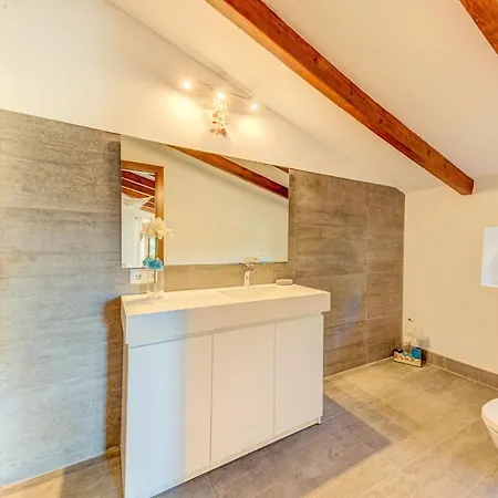 Sleeps 8 With Air Con And Wifi Pollença