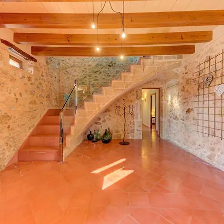 Villa Sleeps 8 With Air Con And Wifi